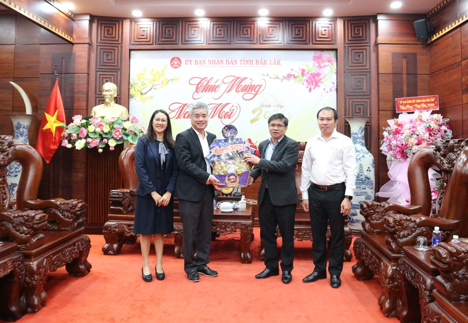 Nhiều đơn vị thăm, chúc Tết Văn phòng UBND tỉnh Đắk Lắk